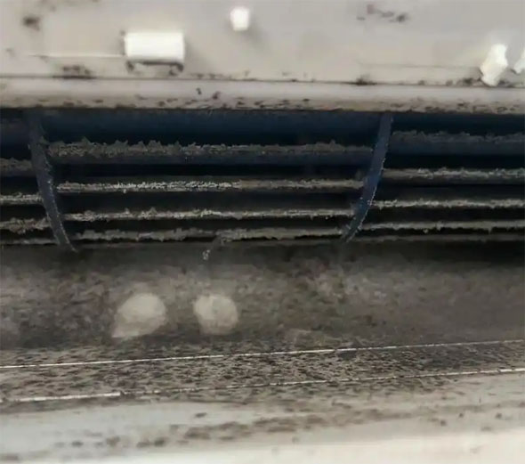 永和空调吹的风有股烧焦味是怎么回事